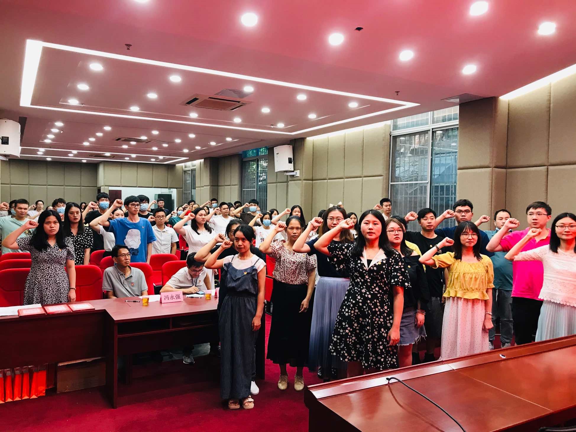 白云山PP电子5金狮公司团委举行“重温革命历史·传承斗争精神”主题团日活动暨五四表扬及超龄团员离团仪式