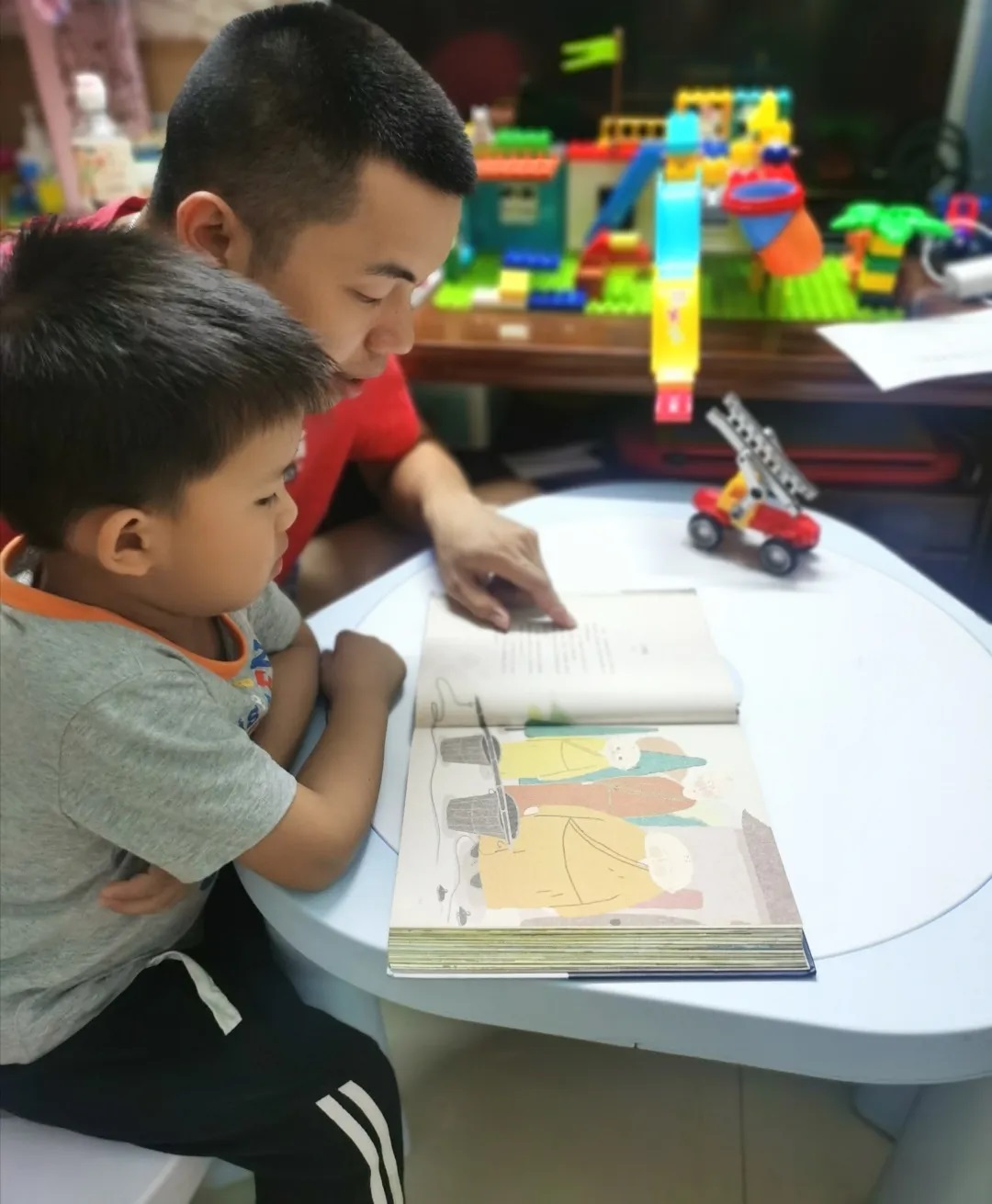 滋润童心，，，，，，，，孕育幸福——白云山PP电子5金狮开展“六一”儿童节活动