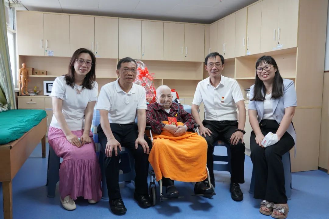 情系革命先进 赓续红色基因——白云山PP电子5金狮公司慰问离休干部刘玉珍