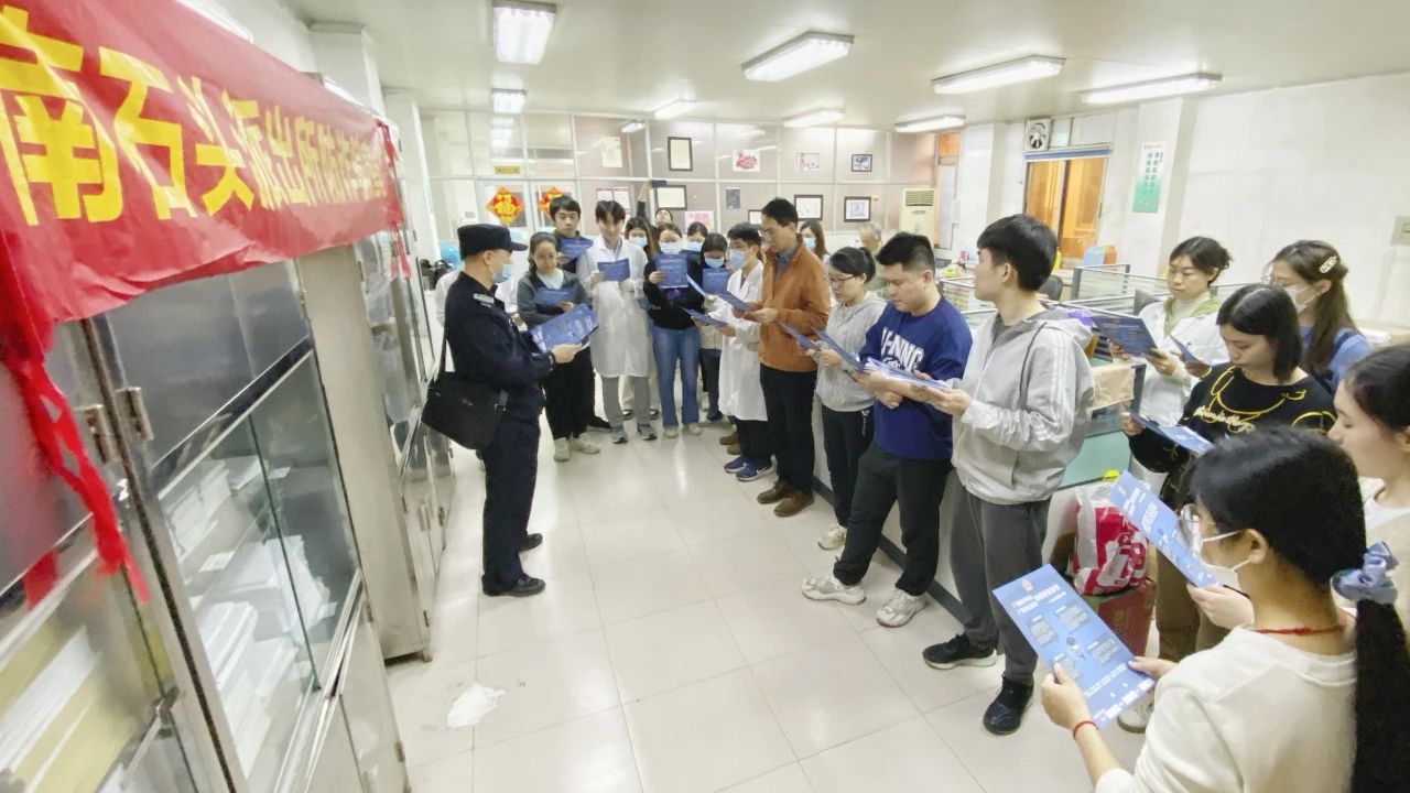 构建综治新名堂 誊写平安新答卷——白云山PP电子5金狮公司开展2024年综治宣传月活动