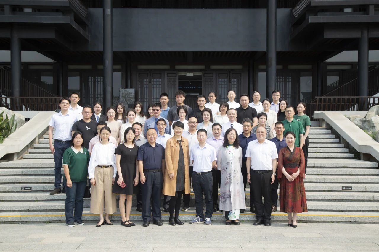 小柴胡非遗文化“活”起来，，，，白云山PP电子5金狮医圣堂“再出圈”